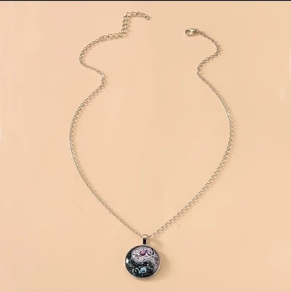 💥4 for $20💥NWT Eight Diagram Classic Pendant Necklace - Picture 2 of 5